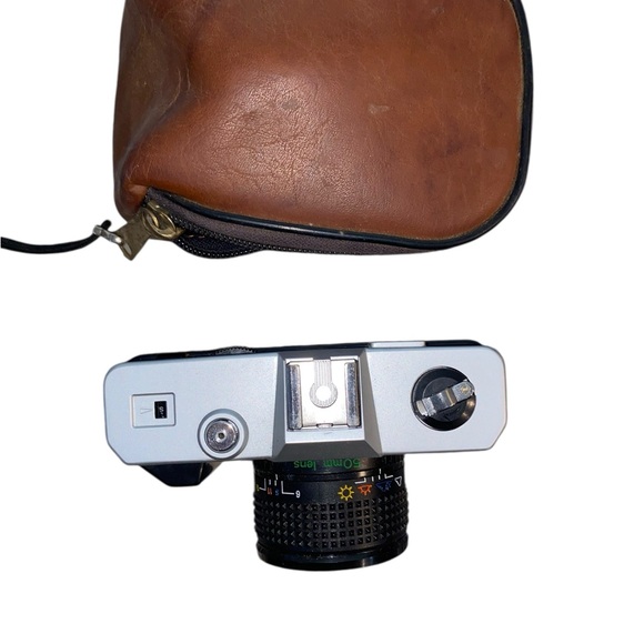 vintage Sigmatech S-I 35mm film camera
a basic reusable focus-free 35mm model - Picture 2 of 5